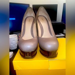 Fendi décolleté pumps !!!!